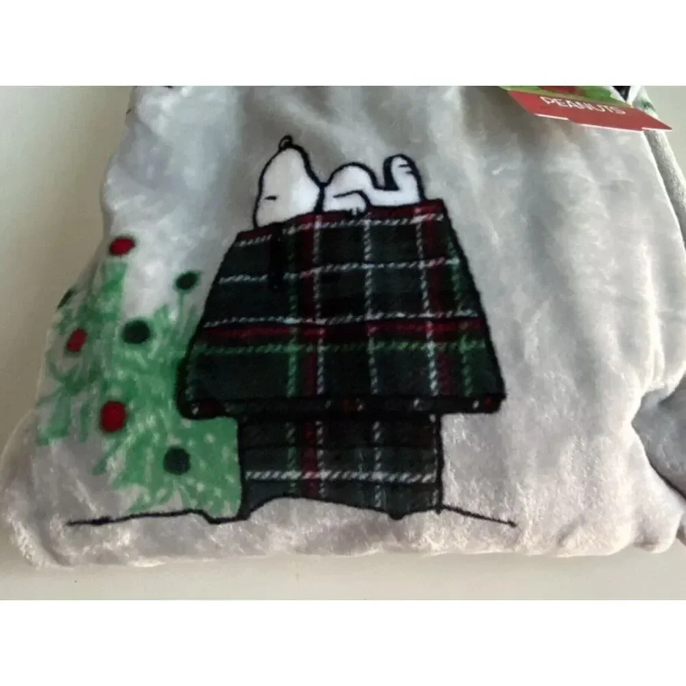 Peanuts Snoopy‎ Plaid Doghouse Christmas Tree VelvetLoft Throw Blanket 50 X 70”